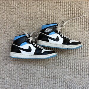 Nike Jordan's 1 Mid University Blue (Women's) Size 7.5 💙